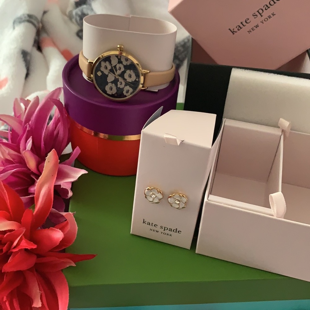 NWT! Kate Spade Watch & Earrings Set - Picture 10 of 16